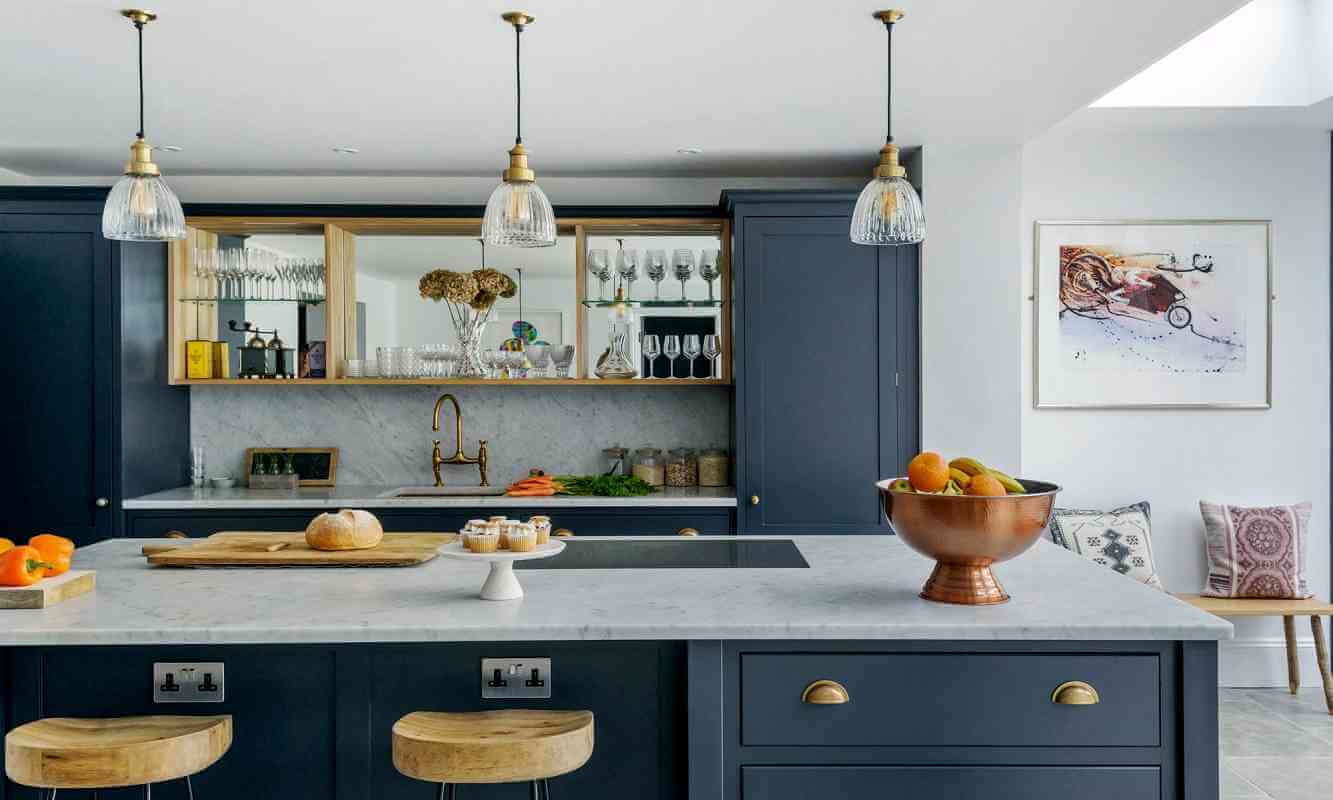Should Kitchen Cabinets Be Light Or Dark In Comparison To The Walls?